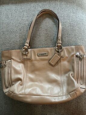 COACH Beige Mettalic Leather Shoulder Bag with Dual Straps Y2K